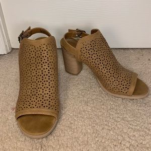 Milliana Cut Out Heeled Sling Back Pumps Size 9